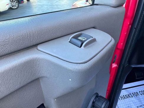 Used 2015 GMC Savana 3500 image 21