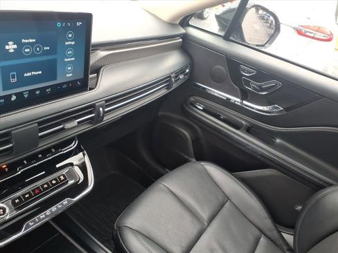 Used 2023 Lincoln Corsair Reserve w/ Equipment Group 201A image 24