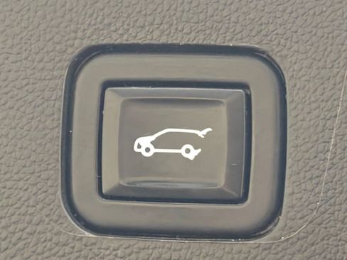 Used 2022 Chevrolet Traverse LT AWD/4WD image 36