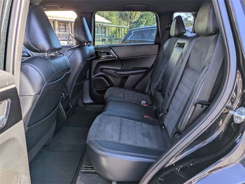 Used 2023 Mitsubishi Outlander SE Black Edition image 16