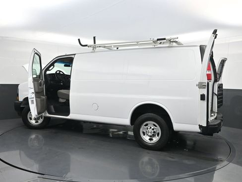 Used 2022 Chevrolet Express 2500 w/ Driver Convenience Package RWD image 32
