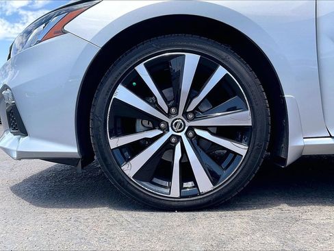 Used 2020 Nissan Altima 2.5 SR w/ Premium Package FWD image 3