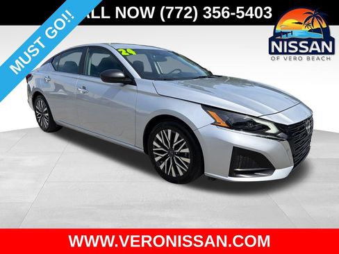 Used 2024 Nissan Altima 2.5 SV FWD image 1