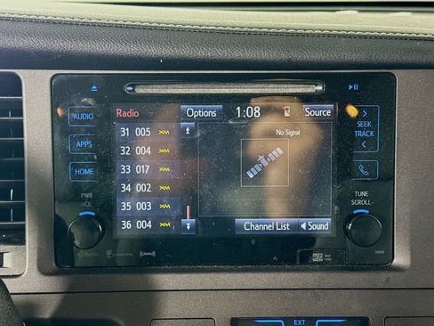 Used 2017 Toyota Sienna XLE Premium image 13