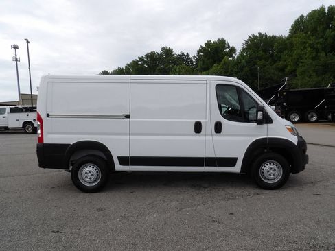 Used 2025 RAM ProMaster 2500 w/ U-Haul Equipment Group FWD image 9