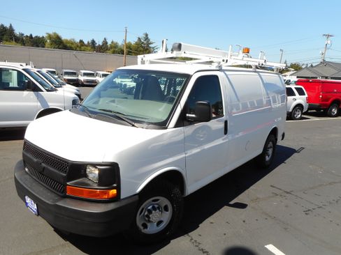 Used 2016 Chevrolet Express 2500 RWD image 4