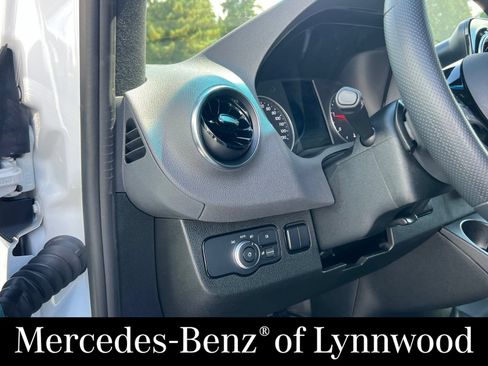 Used 2025 Mercedes-Benz Sprinter 2500 image 20