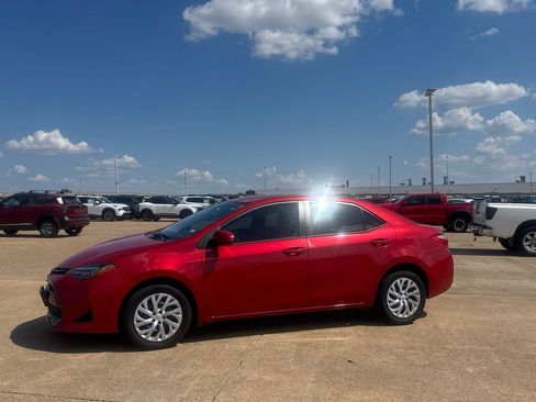 Used 2017 Toyota Corolla LE FWD image 13