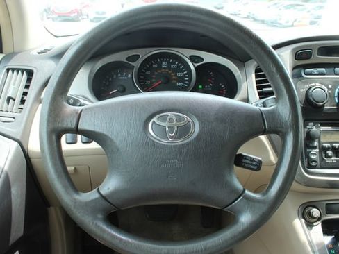 Used 2001 Toyota Highlander 2WD w/ Quick-Order Pkg image 19