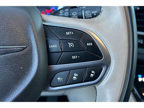 Used 2018 Chrysler Pacifica Limited w/ Advanced Safetytec Group image 30