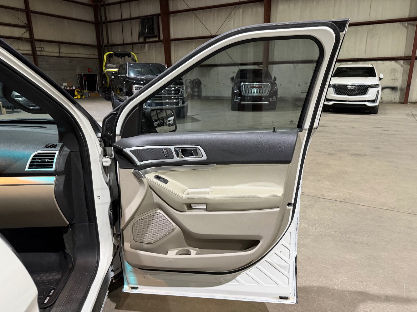 Used 2011 Ford Explorer XLT w/ 202A Rapid Spec Order Code FWD image 24