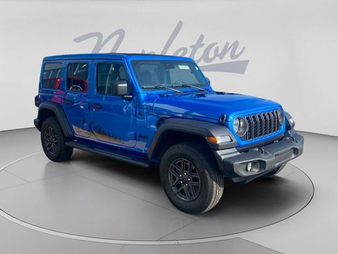 Used 2025 Jeep Wrangler Unlimited Sport AWD/4WD image 3