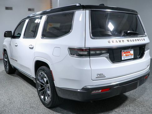 Used 2022 Jeep Grand Wagoneer Series III w/ HD Trailer Tow Package AWD/4WD image 9
