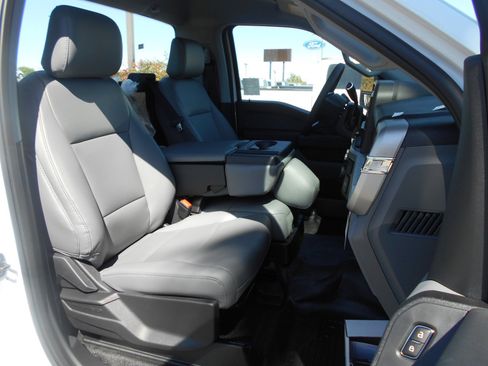 Used 2024 Ford F550 4x4 Regular Cab Super Duty image 4