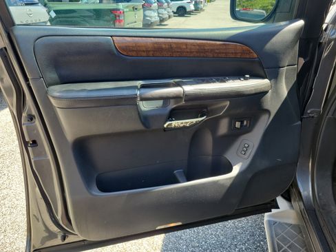 Used 2011 Nissan Armada Platinum w/ 2nd Row Captain Seat Pkg RWD image 15