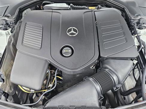 Used 2025 Mercedes-Benz C 300 4MATIC Sedan image 32