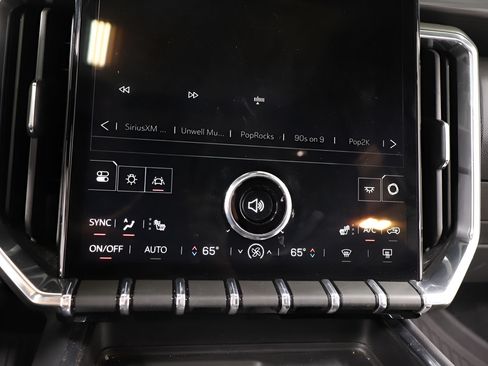 Used 2025 GMC Acadia Elevation w/ Elevation Premium Package AWD/4WD image 11