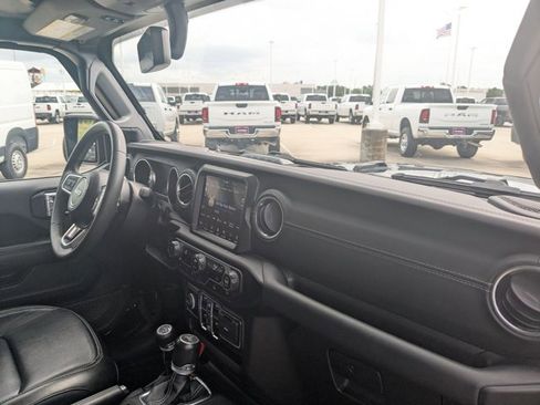 Used 2023 Jeep Wrangler Sahara image 20