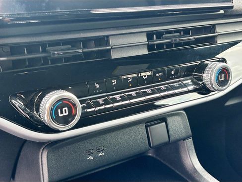 Used 2024 Honda Prologue EX image 19