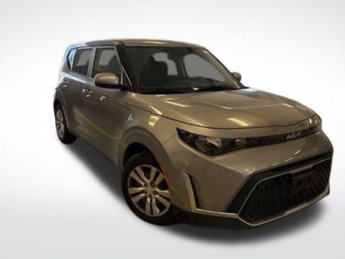 Used 2023 Kia Soul LX FWD image 4