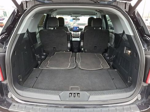 Used 2022 Ford Explorer XLT w/ Equipment Group 202A AWD/4WD image 28