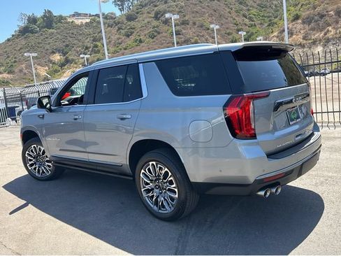 Used 2023 GMC Yukon Denali Ultimate AWD/4WD image 3