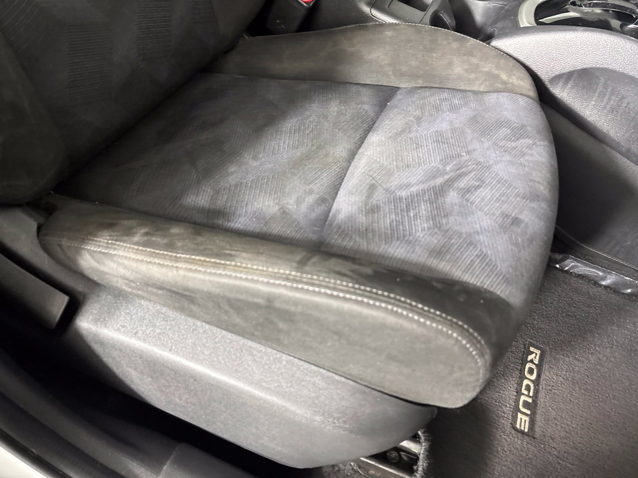 Used 2015 Nissan Rogue S FWD image 24