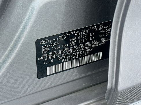 Used 2025 Genesis G70 2.5T RWD image 12