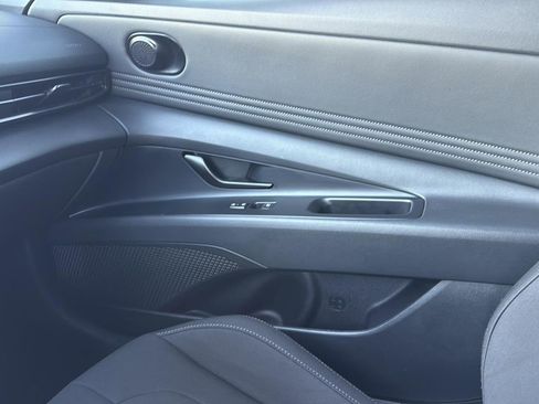 Used 2025 Hyundai Elantra Sport image 24