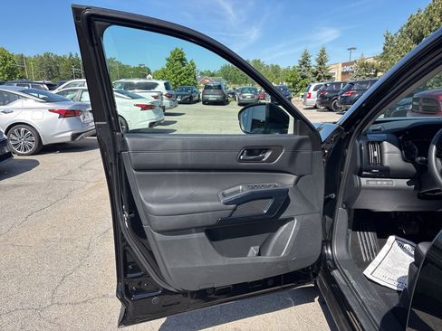 Used 2025 Nissan Pathfinder SV AWD/4WD image 17