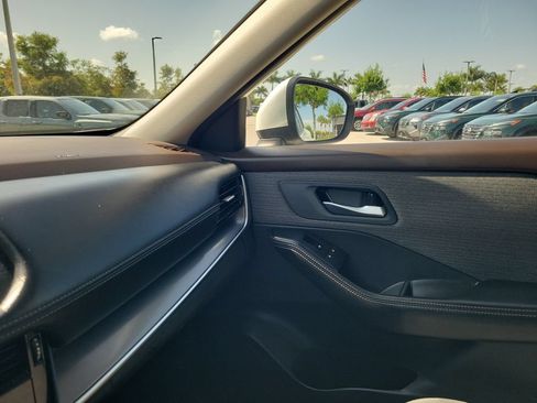 Used 2021 Nissan Rogue SV FWD image 27