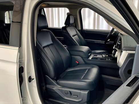 Used 2024 Ford Expedition XLT image 16