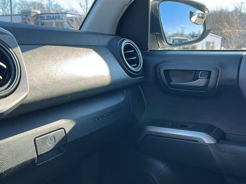 Used 2019 Toyota Tacoma SR5 image 17