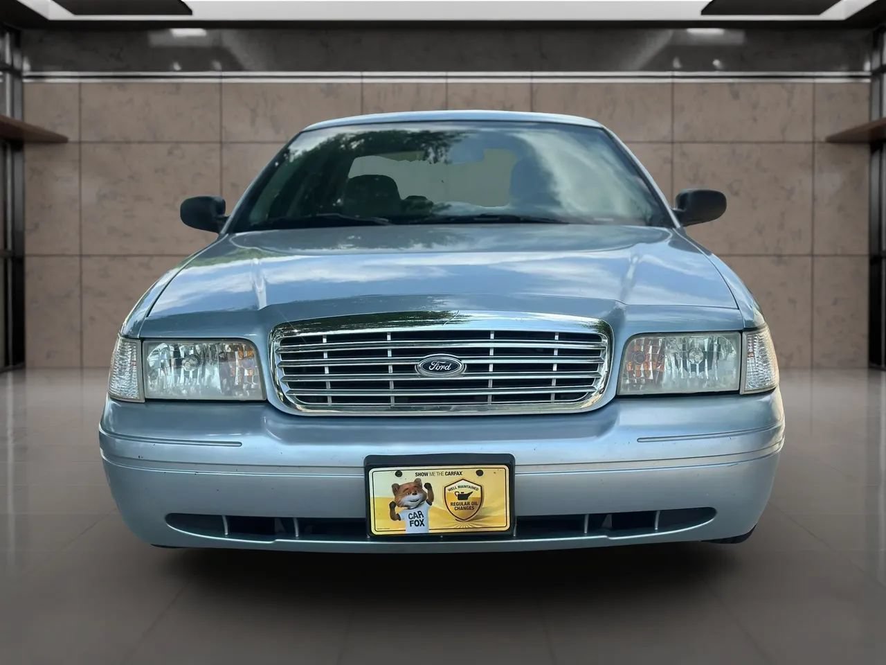Used 2005 Ford Crown Victoria RWD image 4