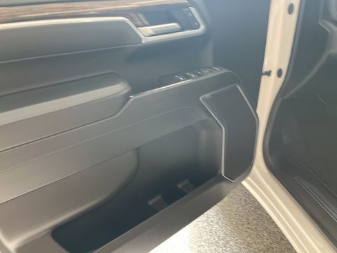 Used 2025 GMC Sierra 1500 SLE image 13