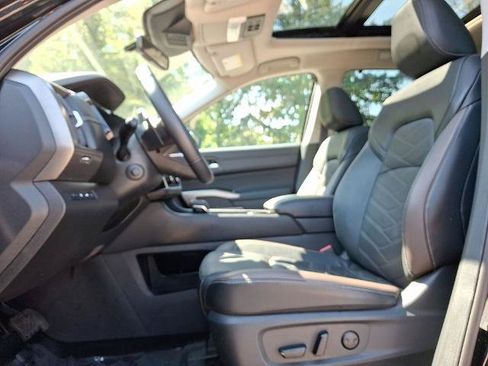 Certified 2025 Nissan Pathfinder Platinum w/ Cargo Package AWD/4WD image 14