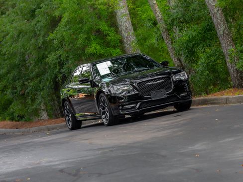 Used 2019 Chrysler 300 S w/ 300S Premium Group 2 RWD image 45