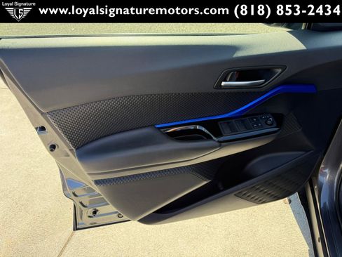 Used 2020 Toyota C-HR XLE FWD image 17