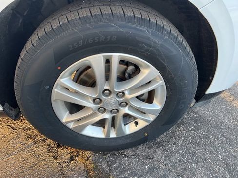 Used 2019 Buick Enclave Essence image 24