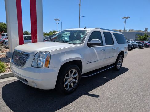 Used 2010 GMC Yukon XL Denali AWD/4WD image 3