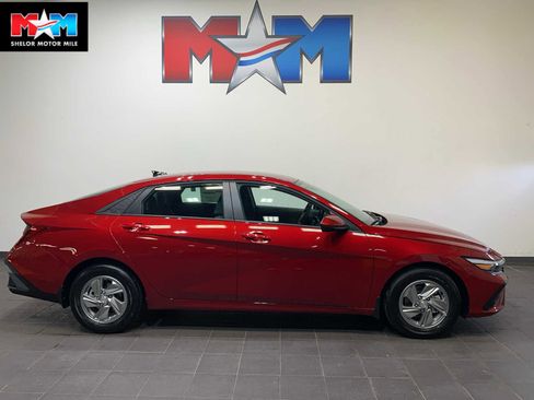 New 2026 Hyundai Elantra SE image 1