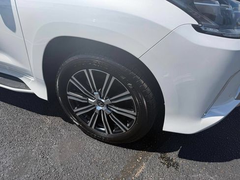 Used 2019 Lexus LX 570 4WD w/ Luxury Package image 26
