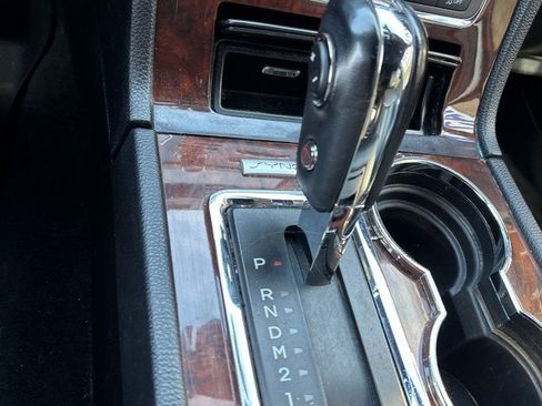 Used 2016 Lincoln Navigator Select image 16