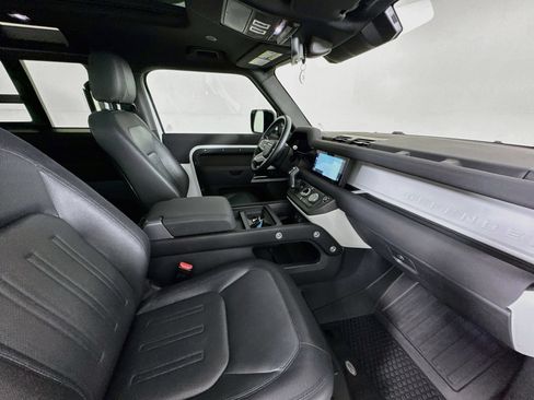 Used 2022 Land Rover Defender 90 X-Dynamic S AWD/4WD image 28