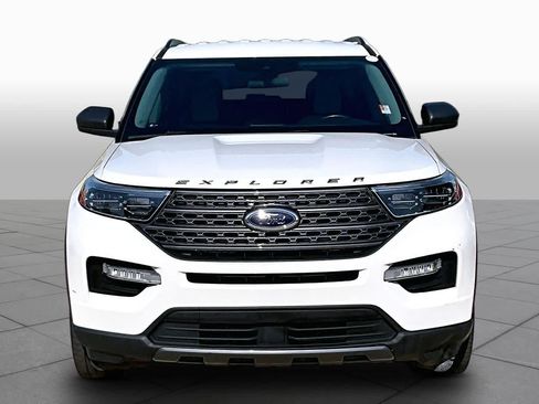 Used 2021 Ford Explorer XLT w/ Equipment Group 202A AWD/4WD image 5