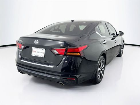 Used 2022 Nissan Altima 2.5 SL FWD image 2