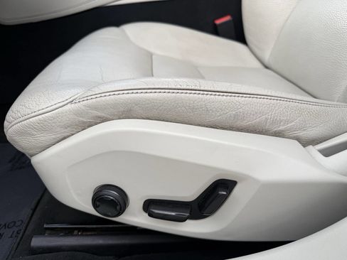 Used 2017 Volvo S90 T6 Momentum w/ Vision Package image 12