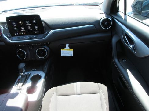Used 2024 Chevrolet Blazer LT w/ Convenience Package FWD image 16