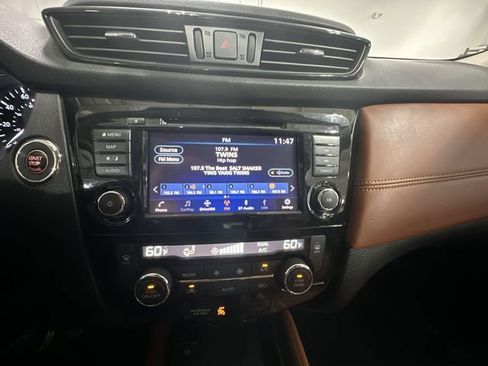 Used 2019 Nissan Rogue SL w/ Premium Package AWD/4WD image 16