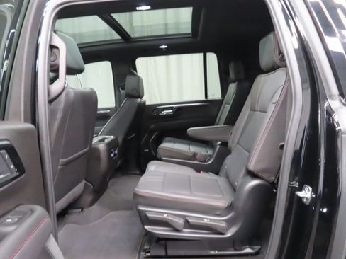 Used 2025 Chevrolet Suburban RST w/ RST Capability Package AWD/4WD image 17
